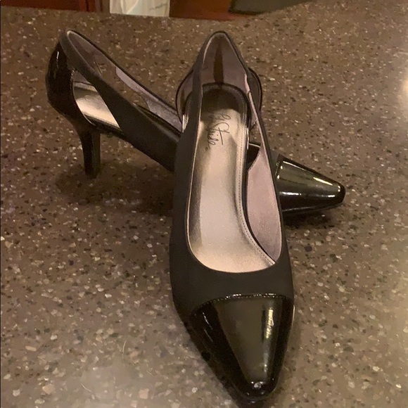 lifestride patent leather pumps